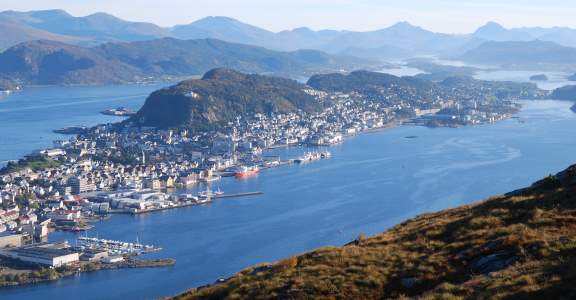 Ålesund havn sett fra Sukkertoppen